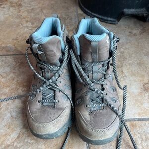 Oboz sawtooth waterproof hiking boots. worn on one hike.